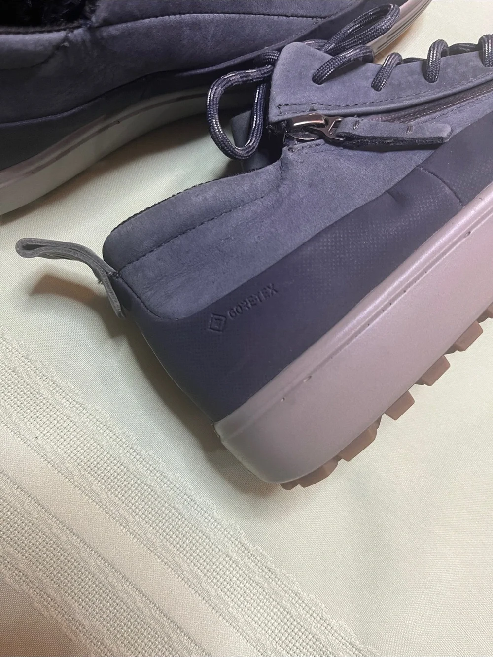 Ecco women’s Navy Lace-Up Casual Sneakers